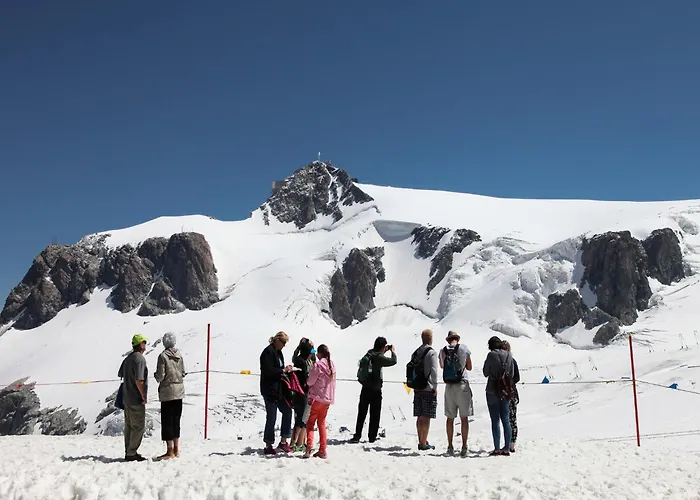 Apartment Contemporary In Near Area *