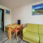 아파트 Contemporary In Near Area