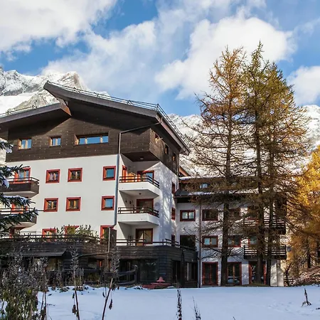 Contemporary In Cervinia Near Area Apartment