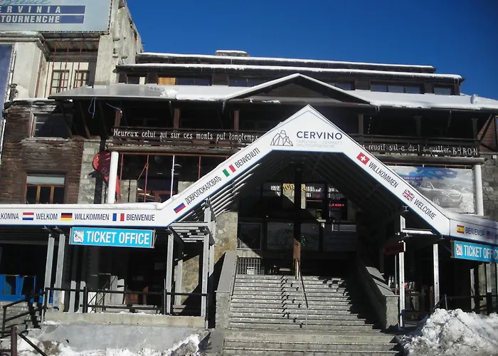 Contemporary In Near Area Апартаменти Брей-Червінія