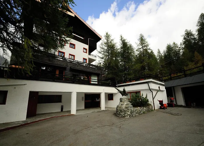 Contemporary In Near Area Брей-Червінія