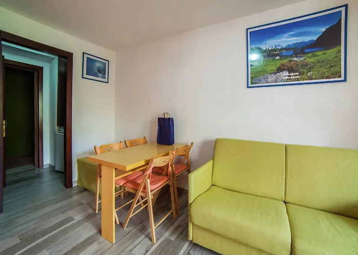 Апартаменти Contemporary In Near Area