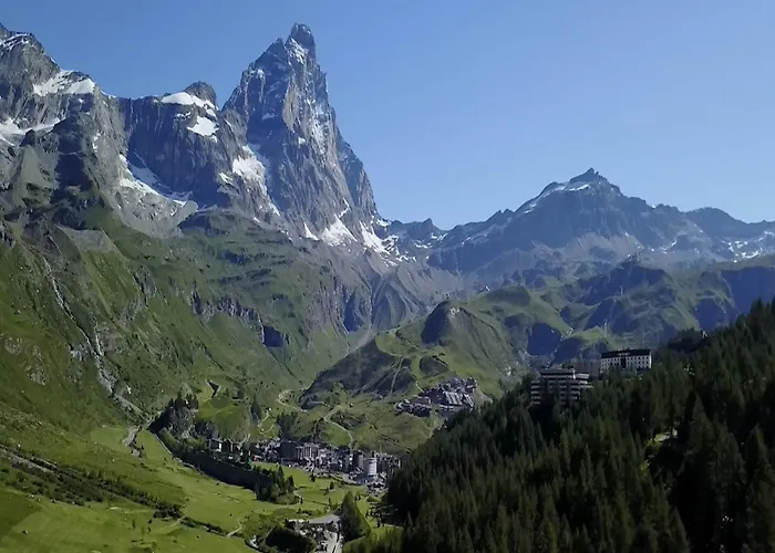 Апартаменти Contemporary In Near Area